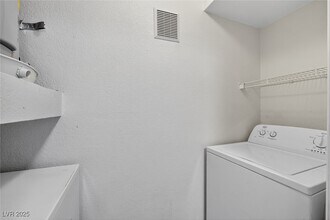 Building Photo - 1150 N Buffalo Dr