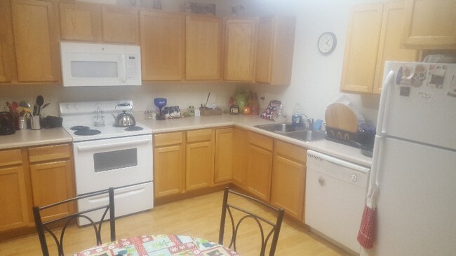 Building Photo - 47 Appleway Dr