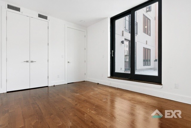 Foto principal - 901 Myrtle Ave