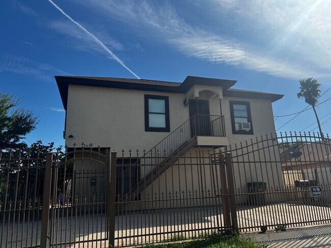 Building Photo - 3612 Santa Cleotilde Ave