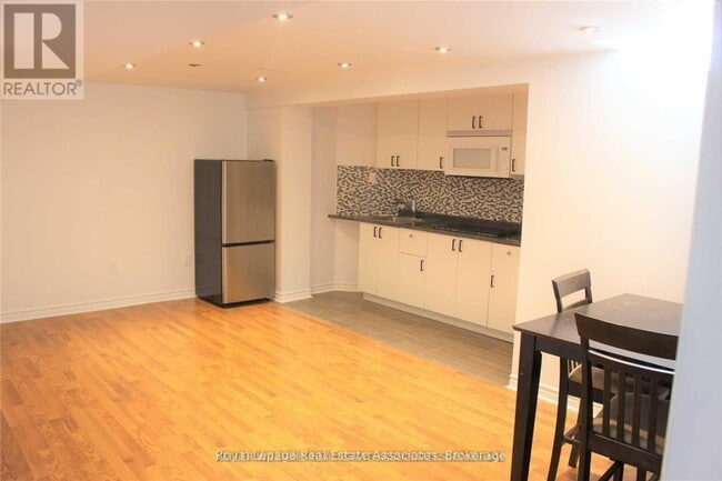 Building Photo - 155 Johnswood Crescent