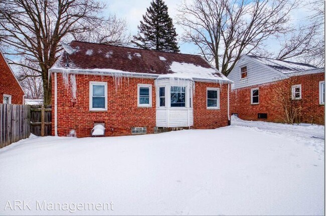 Building Photo - 3 br, 1.5 bath House - 1332 Dorsh