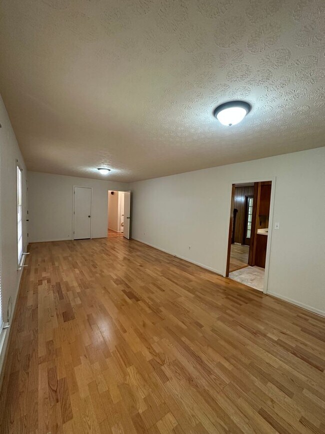 Foto del edificio - 375 Segrest Cir
