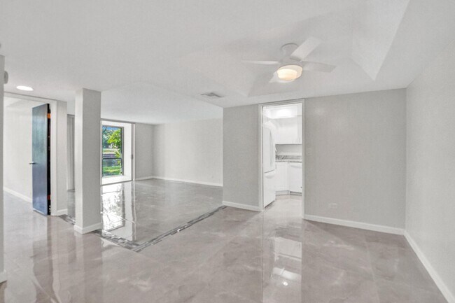 Building Photo - Beautiful 1 bedroom 1.5 Bath Condo on the ...