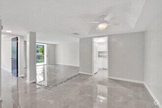 Building Photo - 3750 Inverrary Dr