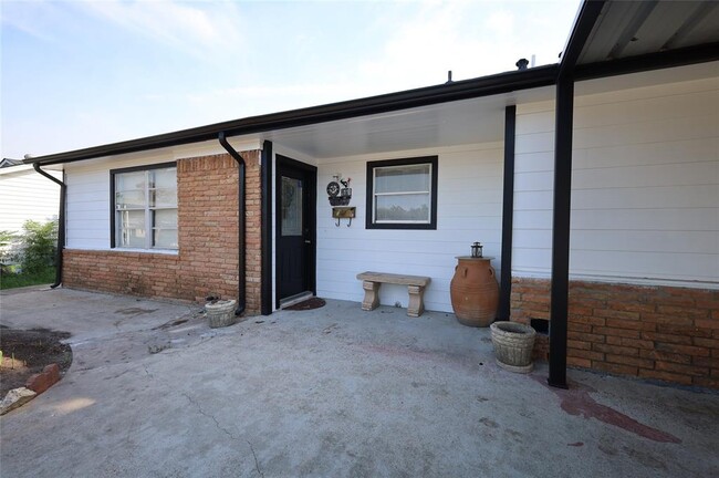 Building Photo - 3110 Hays St