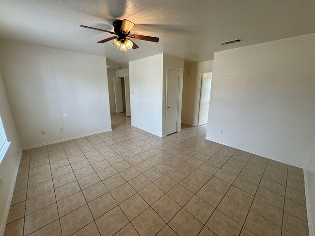 Building Photo - 1712 Benttree Dr