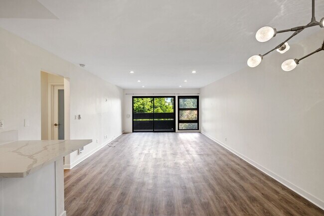 Foto del edificio - 7742 Redlands St