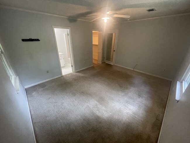 Building Photo - 3162 Cowden Ave