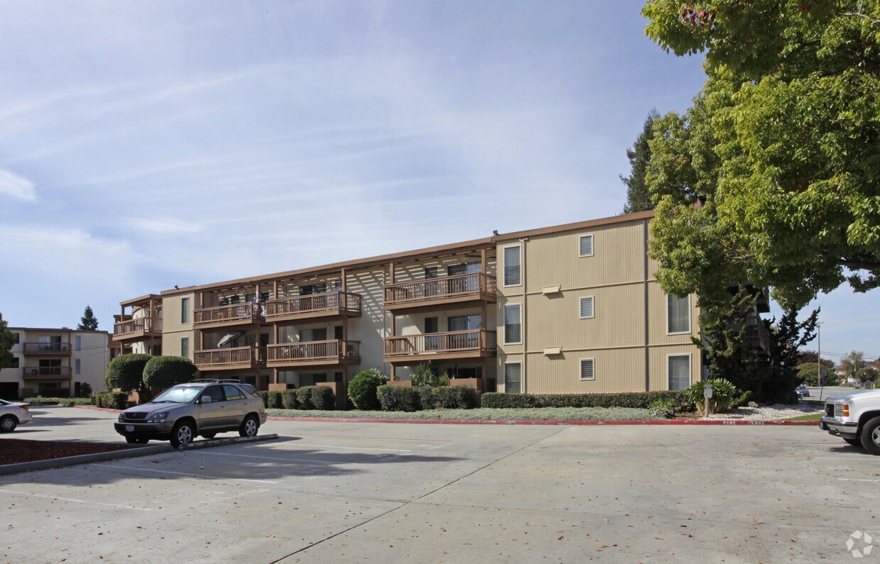 Saratoga Savoy Apartments San Jose, CA