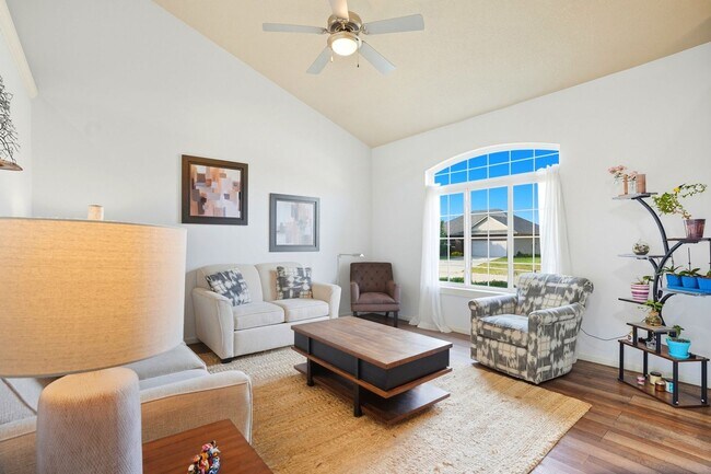 Foto del edificio - 235 Lockmoor Ave