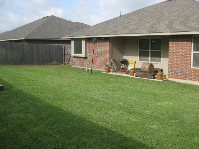 Building Photo - Beautiful 3 Bedroom Home With An In-Ground...