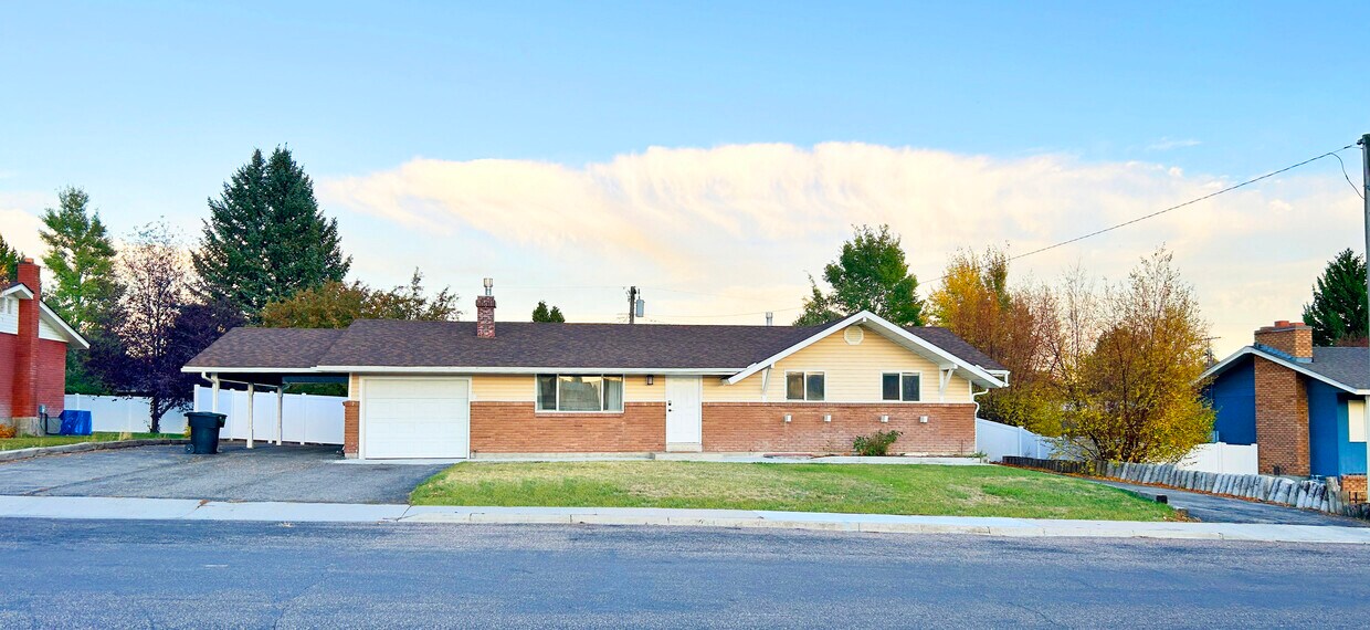 Primary Photo - 341 3rd W