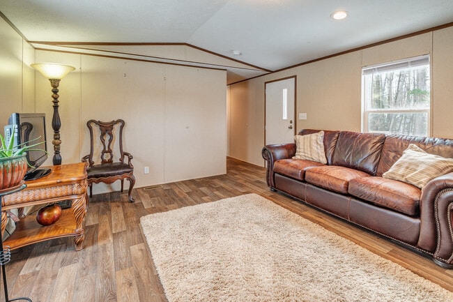 Building Photo - 13 Garden Rd