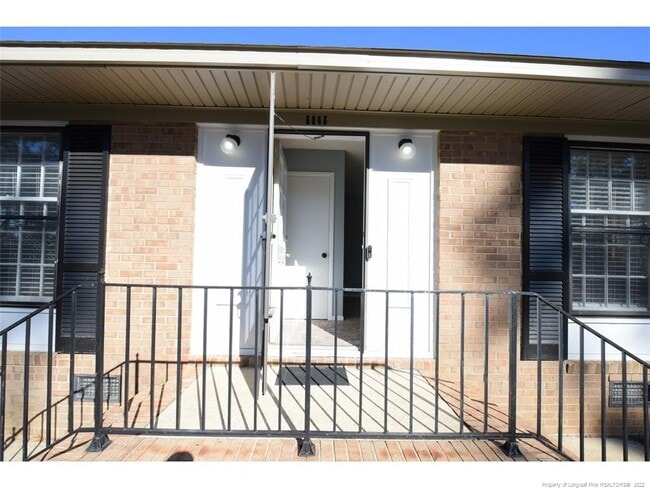 Foto del edificio - 6046 McDougal Dr