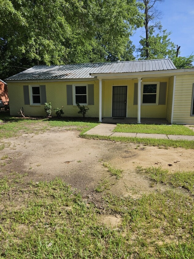 Primary Photo - 122 Collinwood Ave