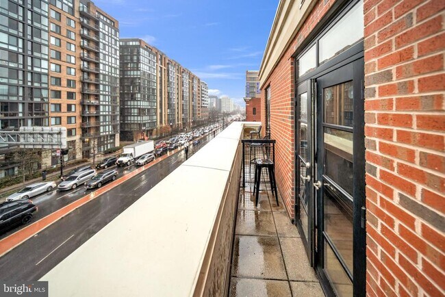 Foto del edificio - 437 New York Ave NW