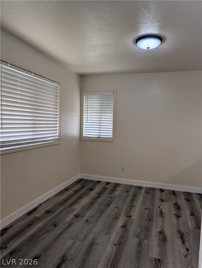 Foto del edificio - 4440 Woodpine Dr