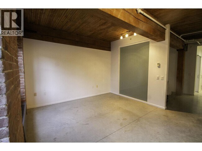 Photo du bâtiment - 388-388 W 1st Ave