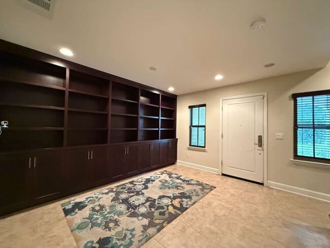 Building Photo - Bright & Well-Maintained Home in Prime Mountain View Location!