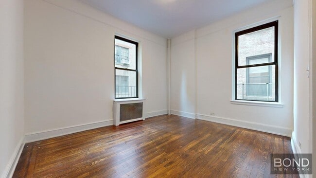 Building Photo - 106 E 81st St