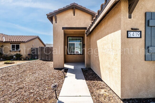 Foto del edificio - 3 Bedroom/2 Bath Home in Tyner Ranch - $22...