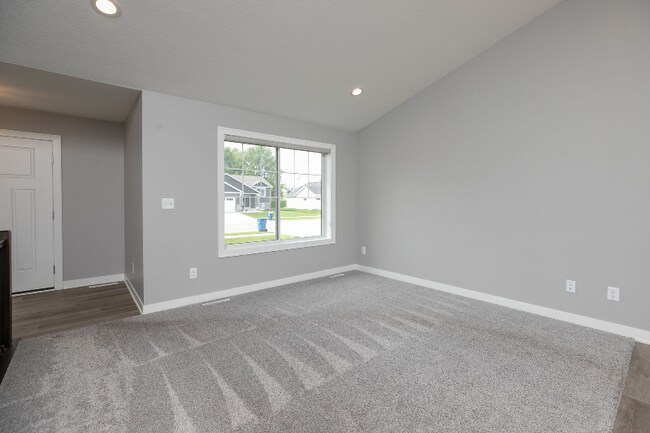 Building Photo - 2116 Twiggy Dr NE