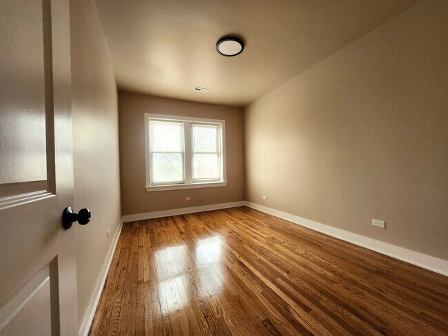 Foto del edificio - 1359 S Kildare Ave