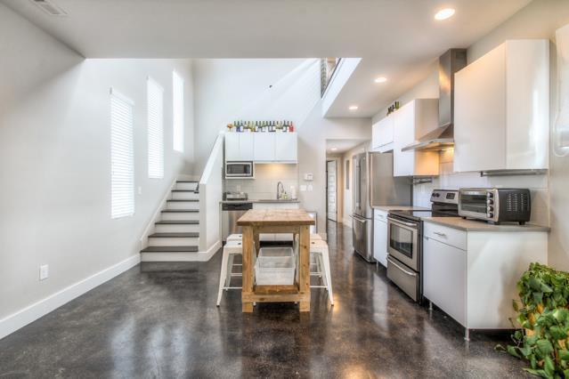 Foto del edificio - **NOW AVAILABLE!!  Modern 3 Bed, 2 Bath Ho...