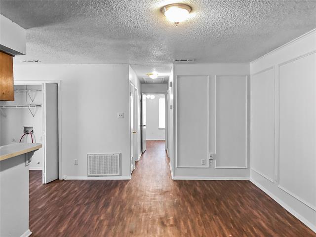 Building Photo - 817 N Mesquite St