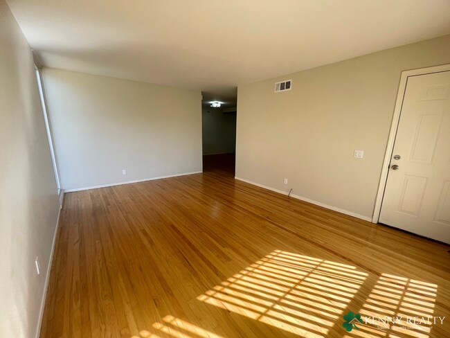 Foto del edificio - Spacious Four Bedroom Home in Westborough ...