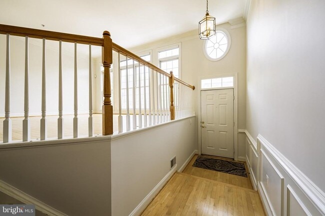 Building Photo - 1156 Regal Oak Dr