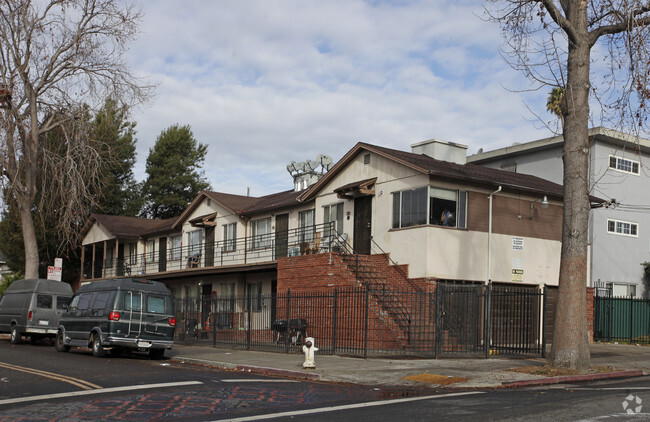 Primary Photo - Ashbrook Court Apartments