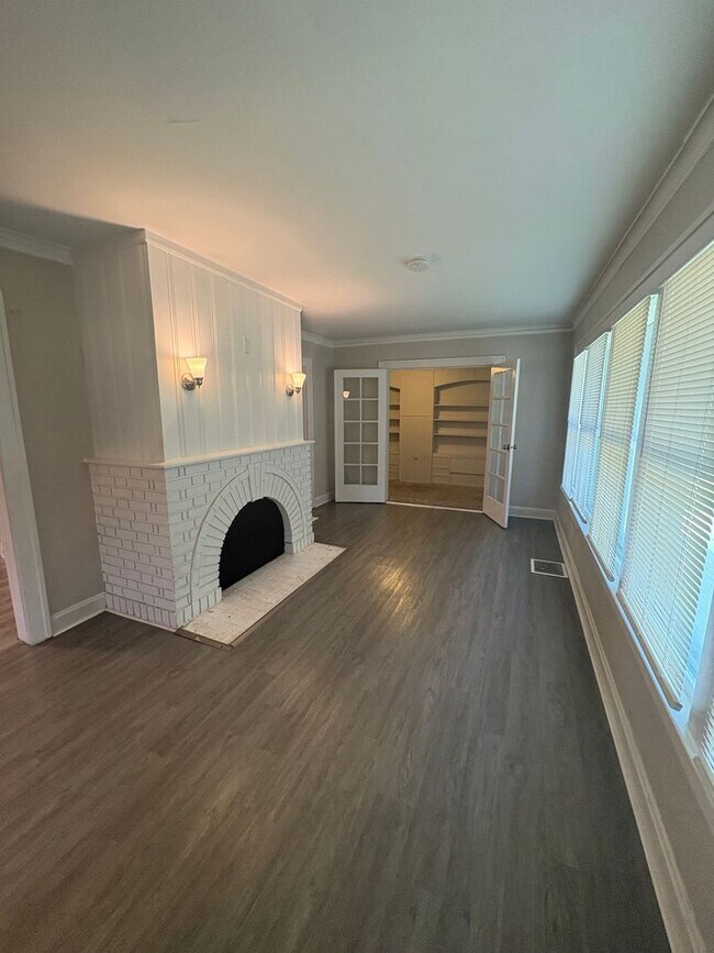 Foto del edificio - 6027 Forest Ave