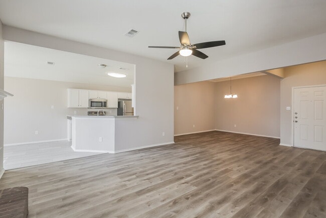 Building Photo - 828 Passive Dr