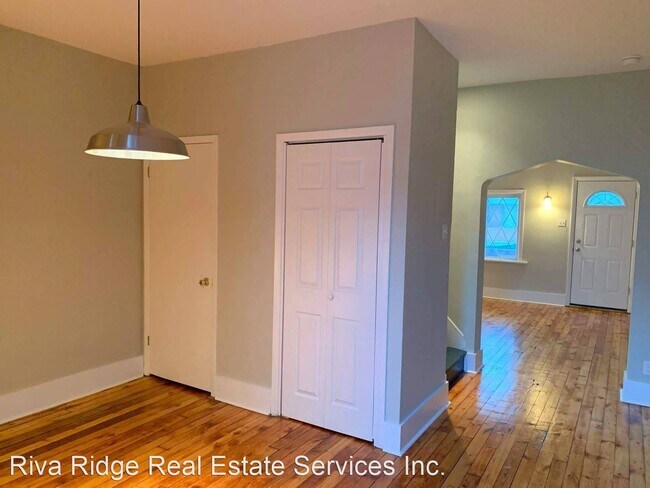 Building Photo - 524 1/2 Farnsworth St