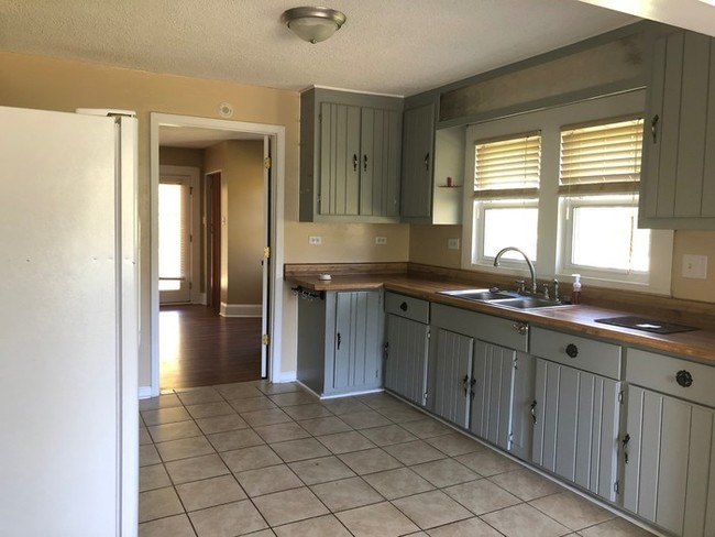 Building Photo - Country house near Denver NC!