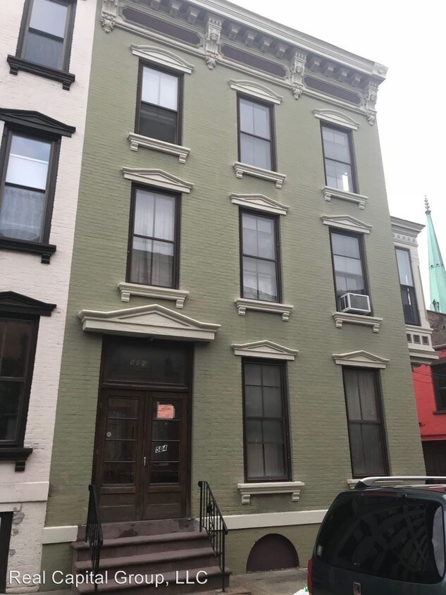 Primary Photo - 1 br, 1 bath Apartment - 504 Grand St.
