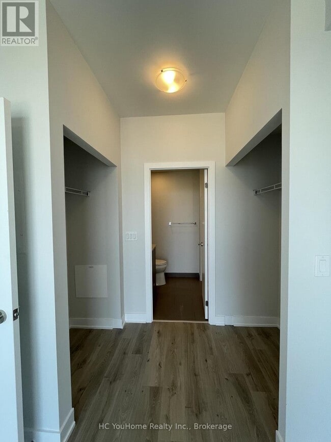 Building Photo - 430 Square One Dr
