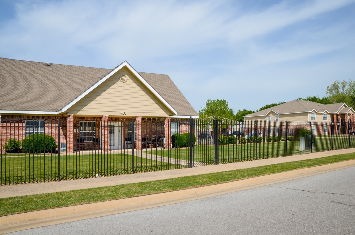 Primary Photo - C&W Remington Park Apartments