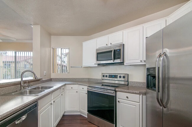 Building Photo - 7405 Charmant Dr