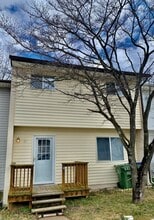 Building Photo - 33 Wayside Ct
