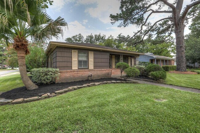 Building Photo - 5101 De Lange Ln