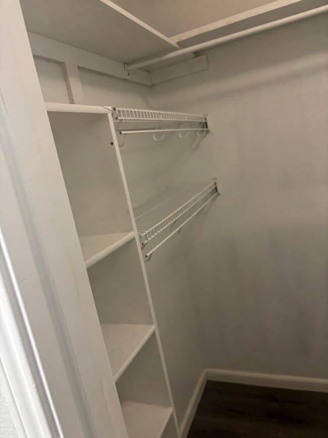 Building Photo - 213 Larkspur Dr