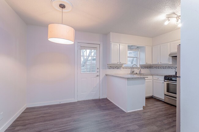 Building Photo - 1602 Parker Ln
