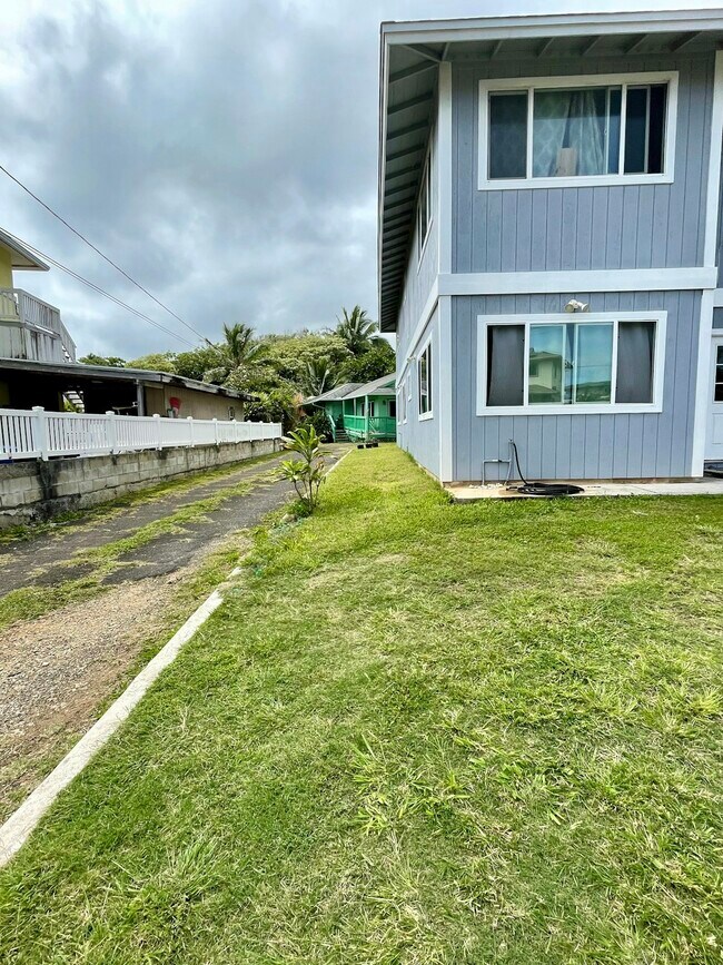 Foto del edificio - 54-132 Kawaipuna Street, Unit Upstairs