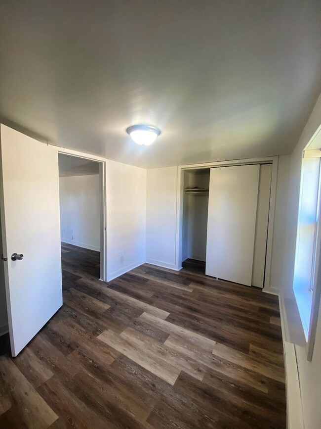 Building Photo - Chatham