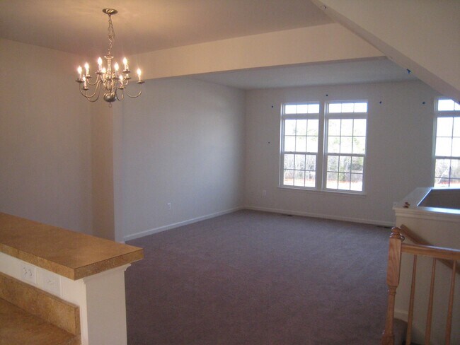 Building Photo - 2421 Abington Dr
