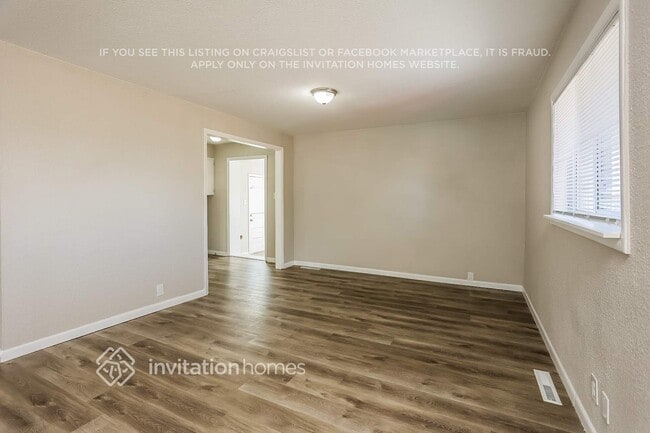 Building Photo - 820 Essex Dr