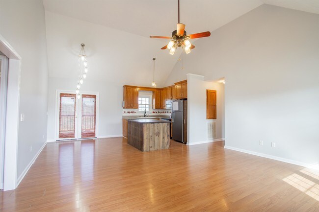 Foto del edificio - 425 Berry Cir